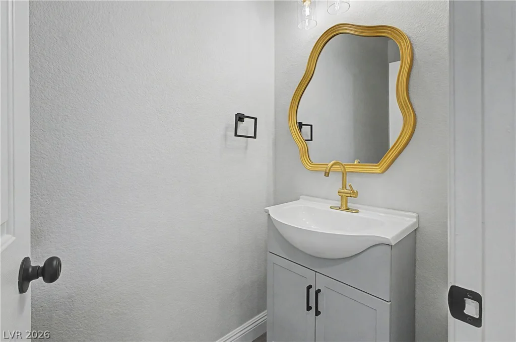 10134 Clark Wooldridge, Las Vegas, NV 89129