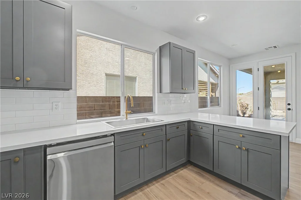 10134 Clark Wooldridge, Las Vegas, NV 89129