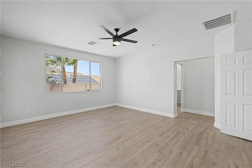 10134 Clark Wooldridge, Las Vegas, NV 89129