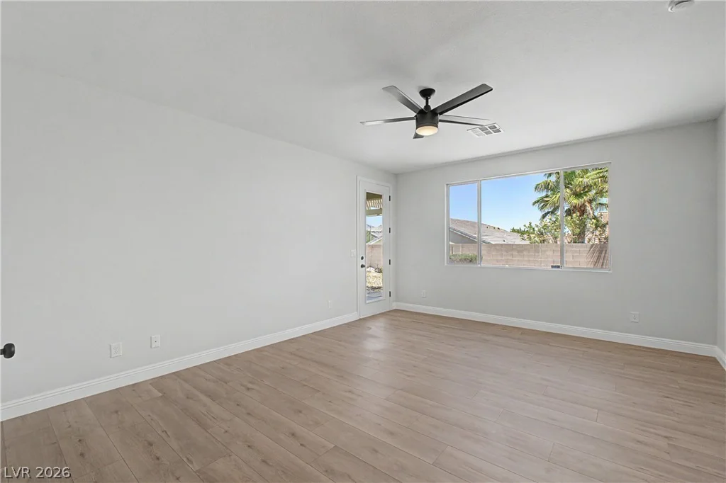 10134 Clark Wooldridge, Las Vegas, NV 89129