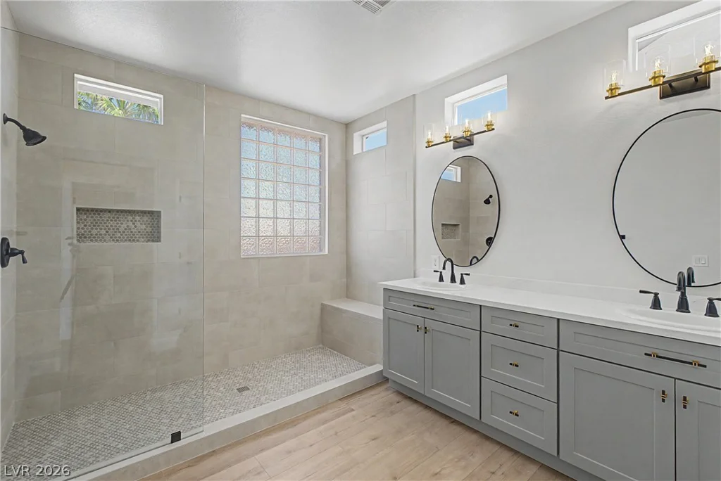 10134 Clark Wooldridge, Las Vegas, NV 89129
