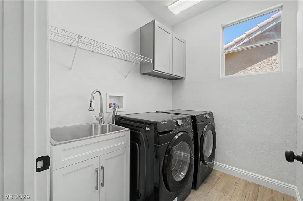 10134 Clark Wooldridge, Las Vegas, NV 89129
