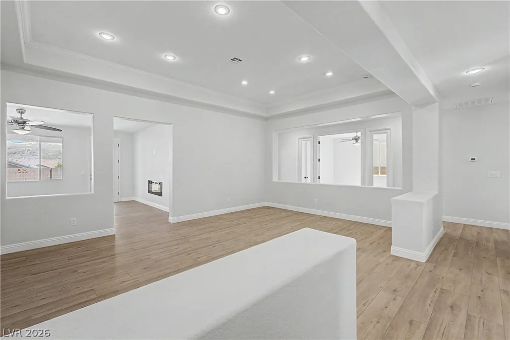 10134 Clark Wooldridge, Las Vegas, NV 89129