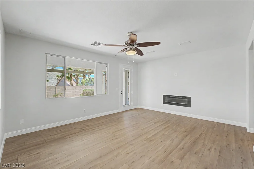 10134 Clark Wooldridge, Las Vegas, NV 89129