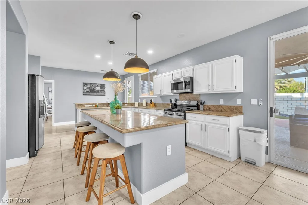8951 Venetia, Las Vegas, NV 89123