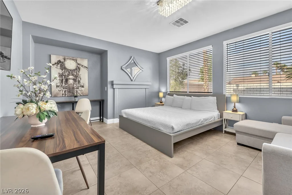 8951 Venetia, Las Vegas, NV 89123