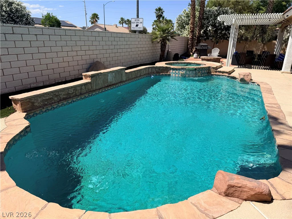 8951 Venetia, Las Vegas, NV 89123