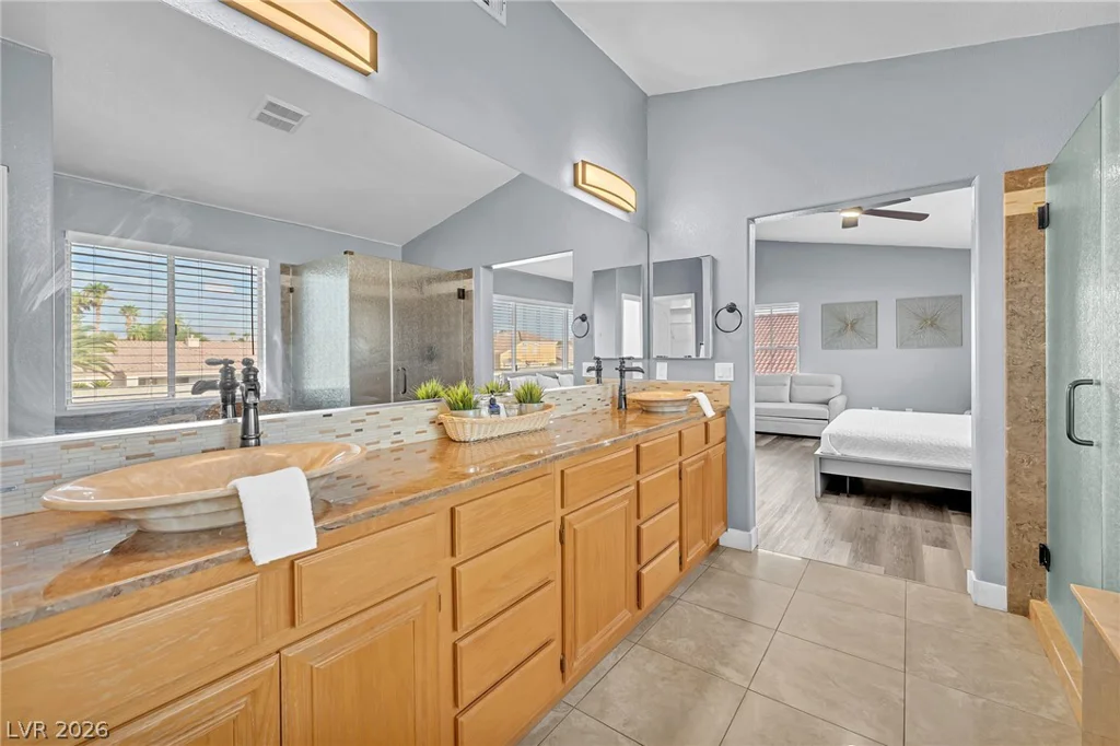 8951 Venetia, Las Vegas, NV 89123