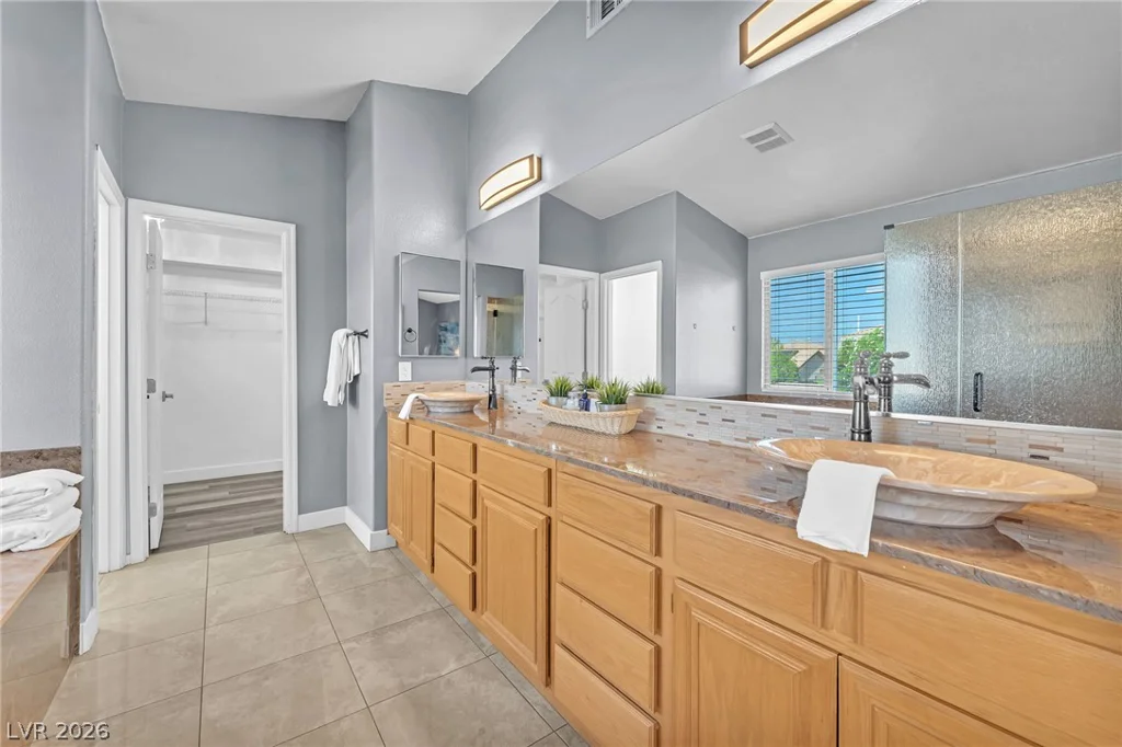 8951 Venetia, Las Vegas, NV 89123