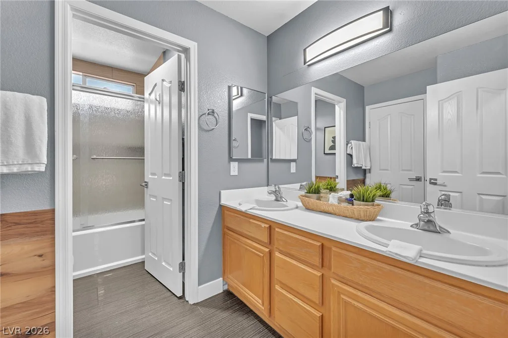 8951 Venetia, Las Vegas, NV 89123