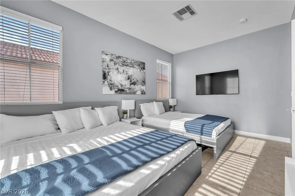 8951 Venetia, Las Vegas, NV 89123