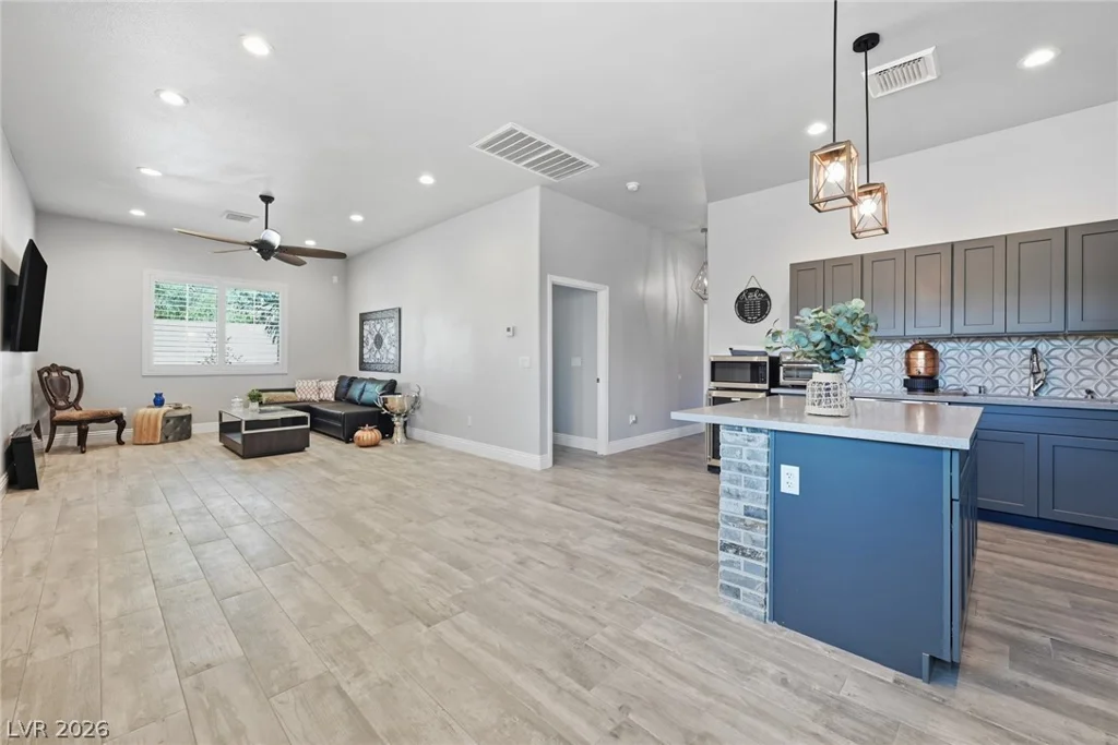 8713 Long Winter, Las Vegas, NV 89131