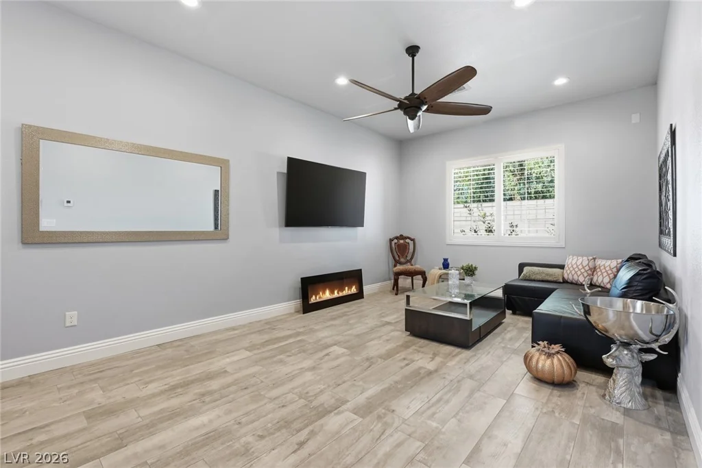 8713 Long Winter, Las Vegas, NV 89131
