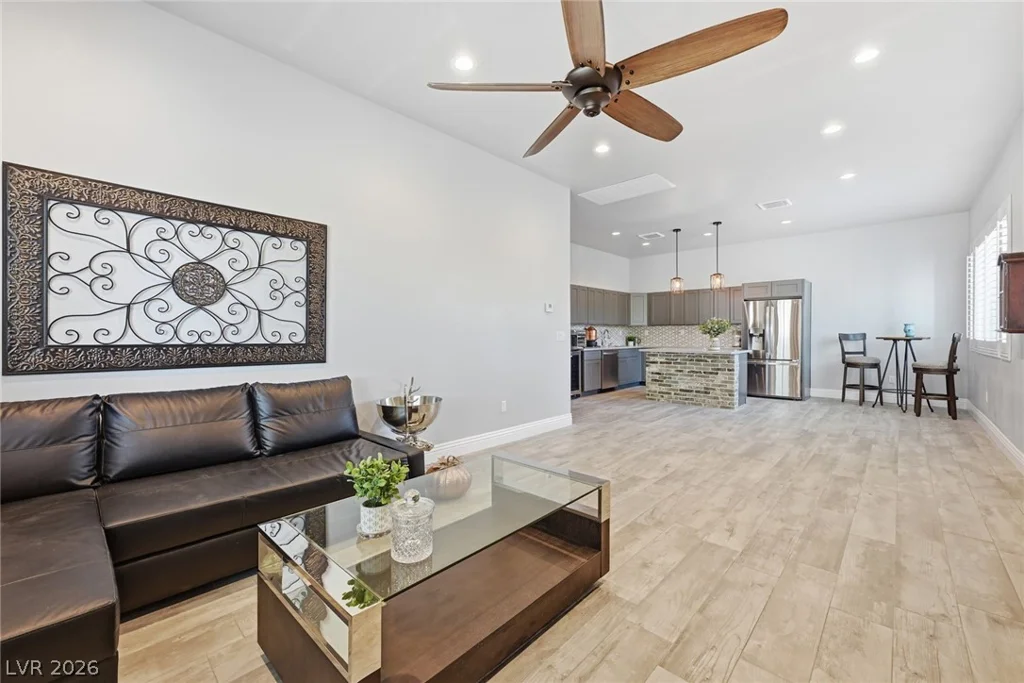 8713 Long Winter, Las Vegas, NV 89131