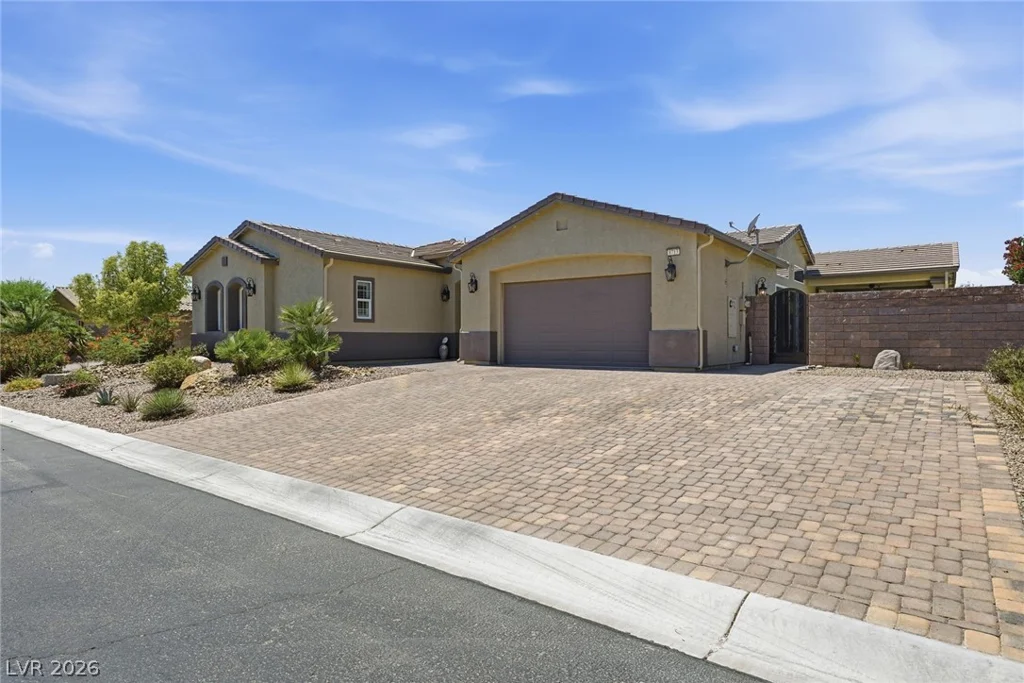 8713 Long Winter, Las Vegas, NV 89131