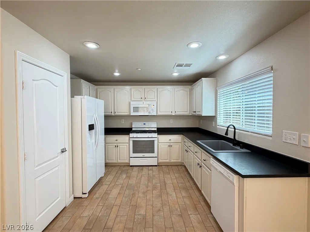 133 Desert Pond, Henderson, NV 89002