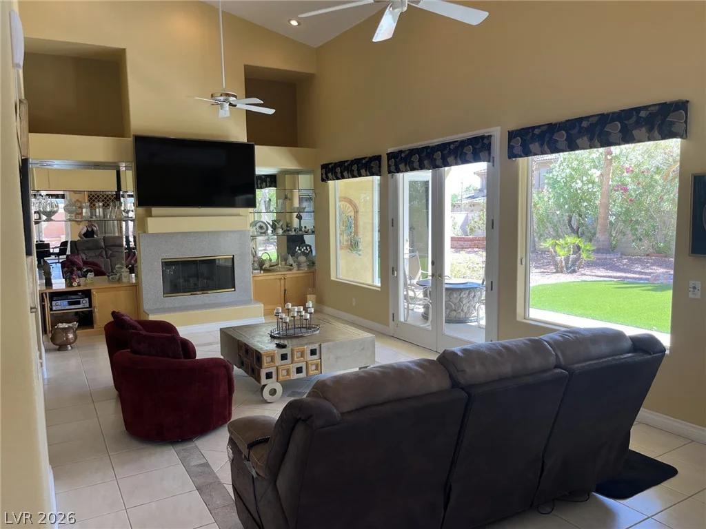 4554 Blue Mesa, Las Vegas, NV 89129