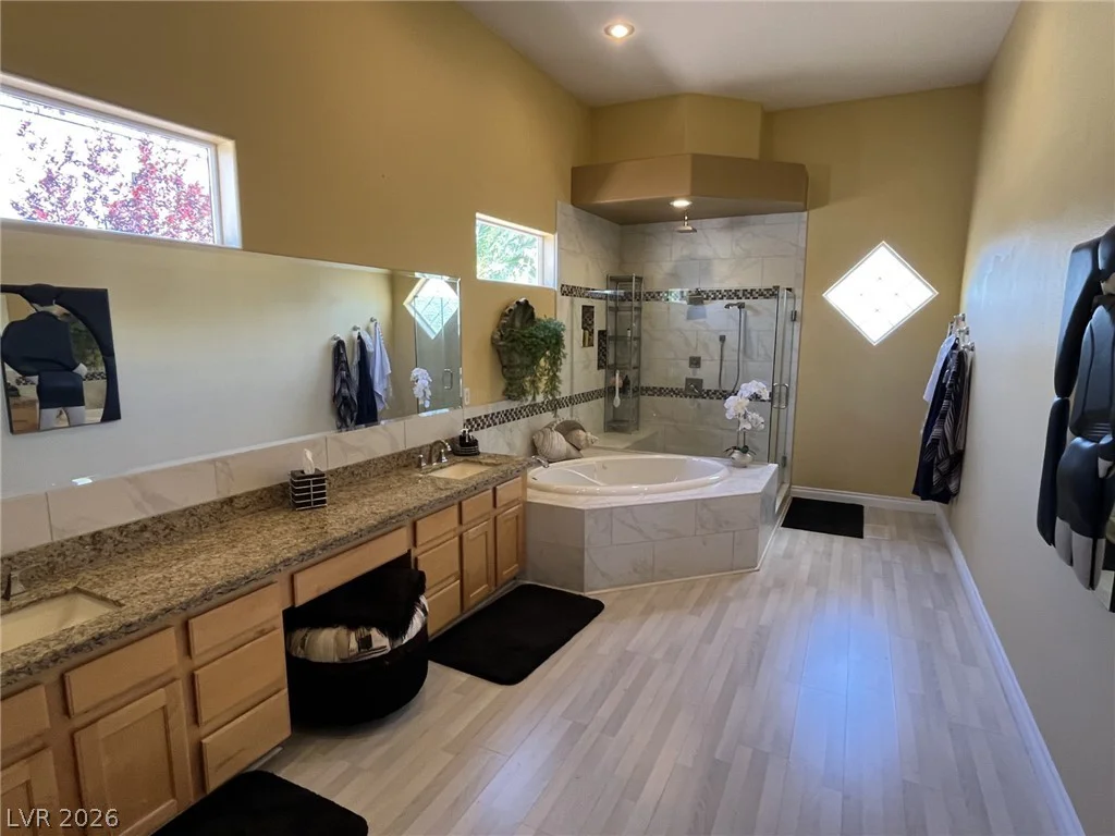 4554 Blue Mesa, Las Vegas, NV 89129