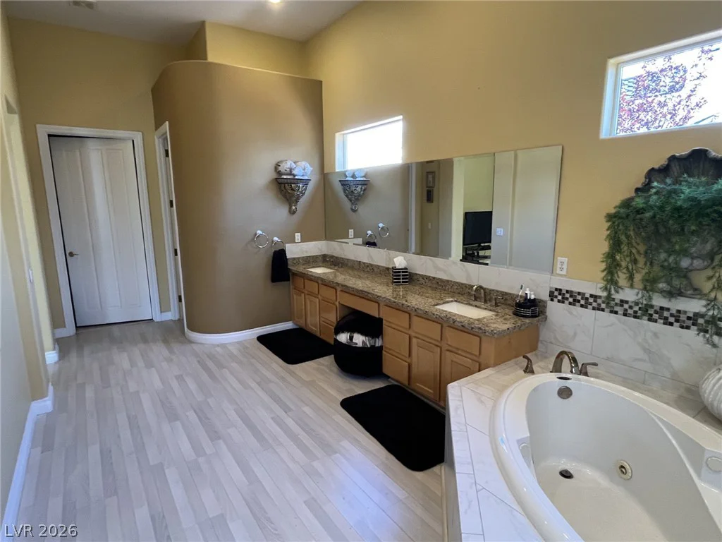 4554 Blue Mesa, Las Vegas, NV 89129