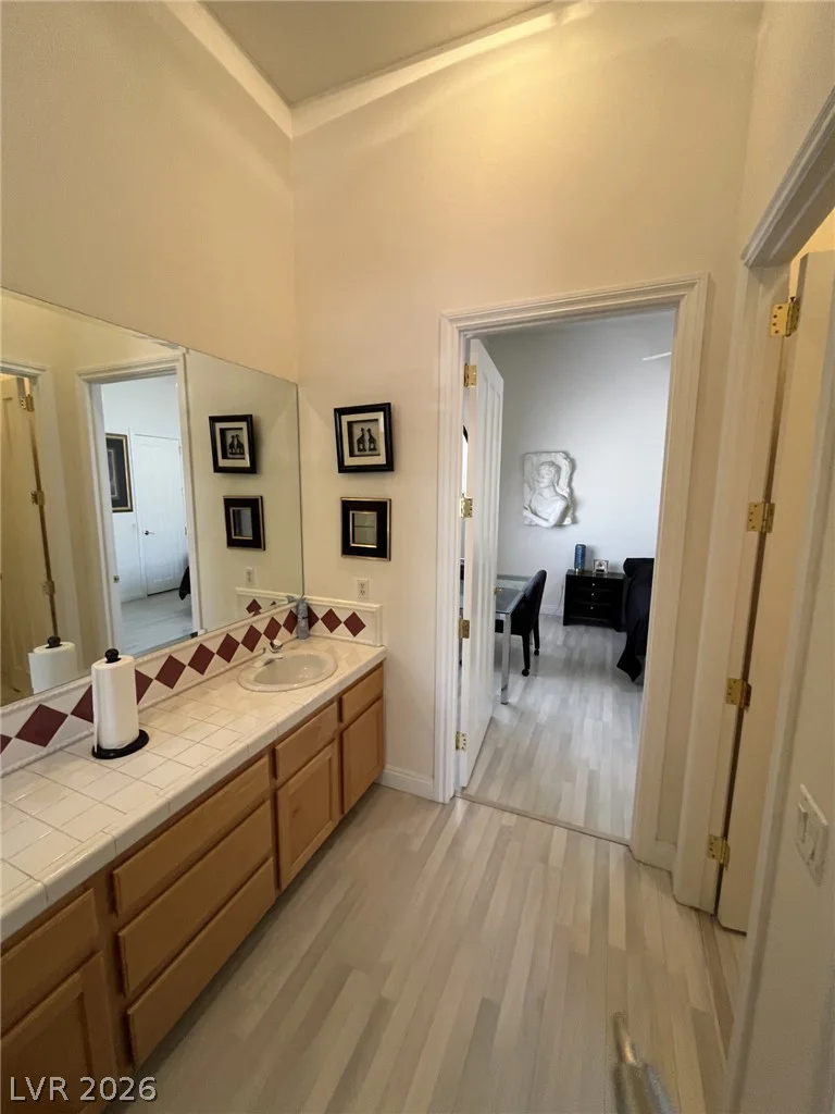 4554 Blue Mesa, Las Vegas, NV 89129