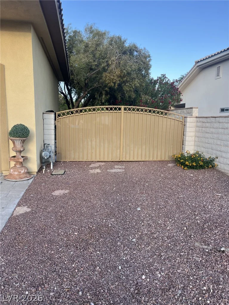4554 Blue Mesa, Las Vegas, NV 89129
