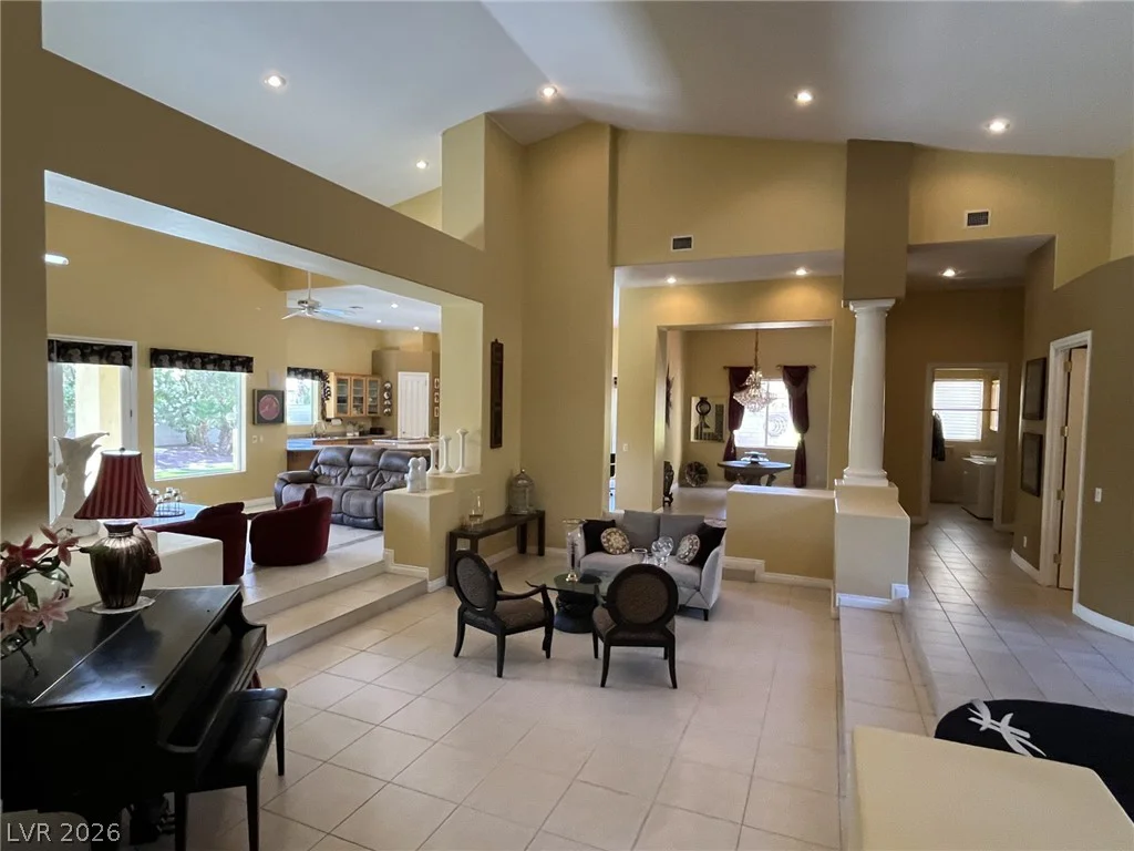 4554 Blue Mesa, Las Vegas, NV 89129