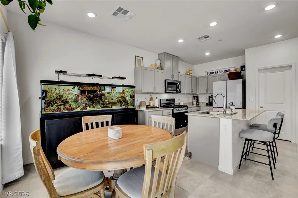 10927 Cambridge Lakes, Las Vegas, NV 89166
