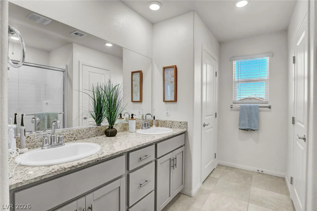 10927 Cambridge Lakes, Las Vegas, NV 89166