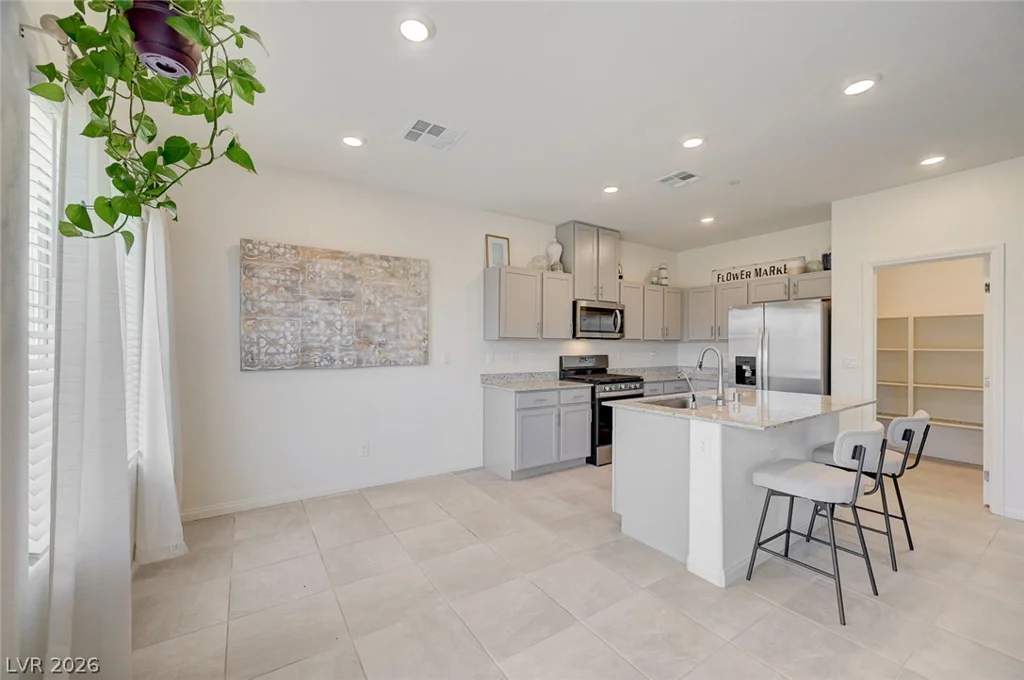 10927 Cambridge Lakes, Las Vegas, NV 89166