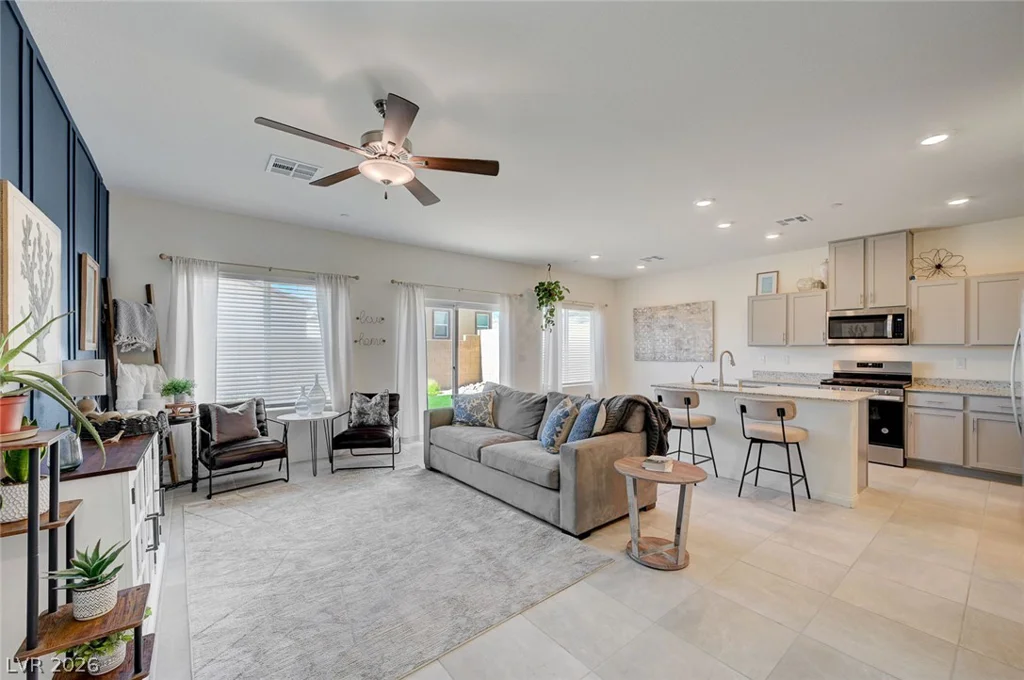10927 Cambridge Lakes, Las Vegas, NV 89166