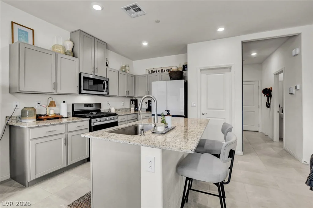 10927 Cambridge Lakes, Las Vegas, NV 89166