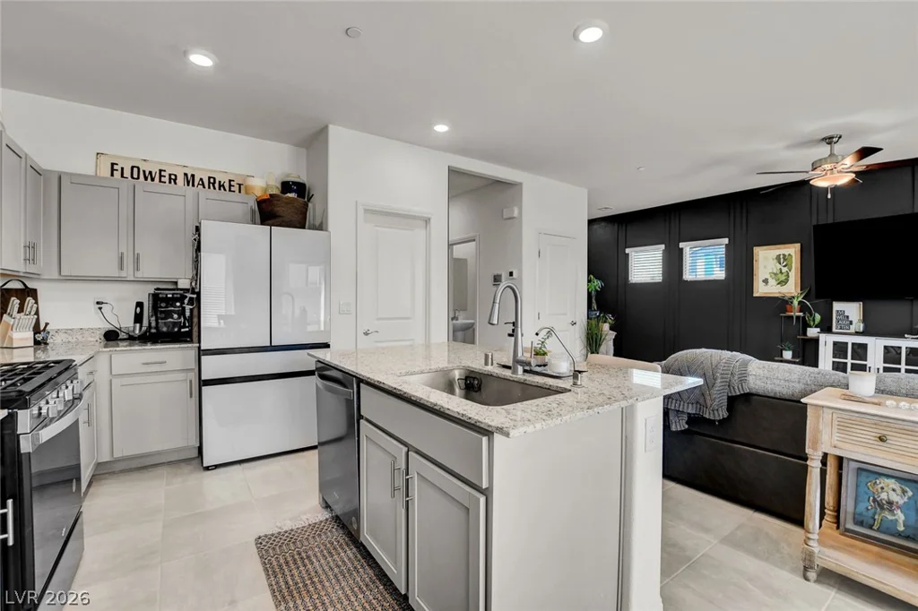 10927 Cambridge Lakes, Las Vegas, NV 89166