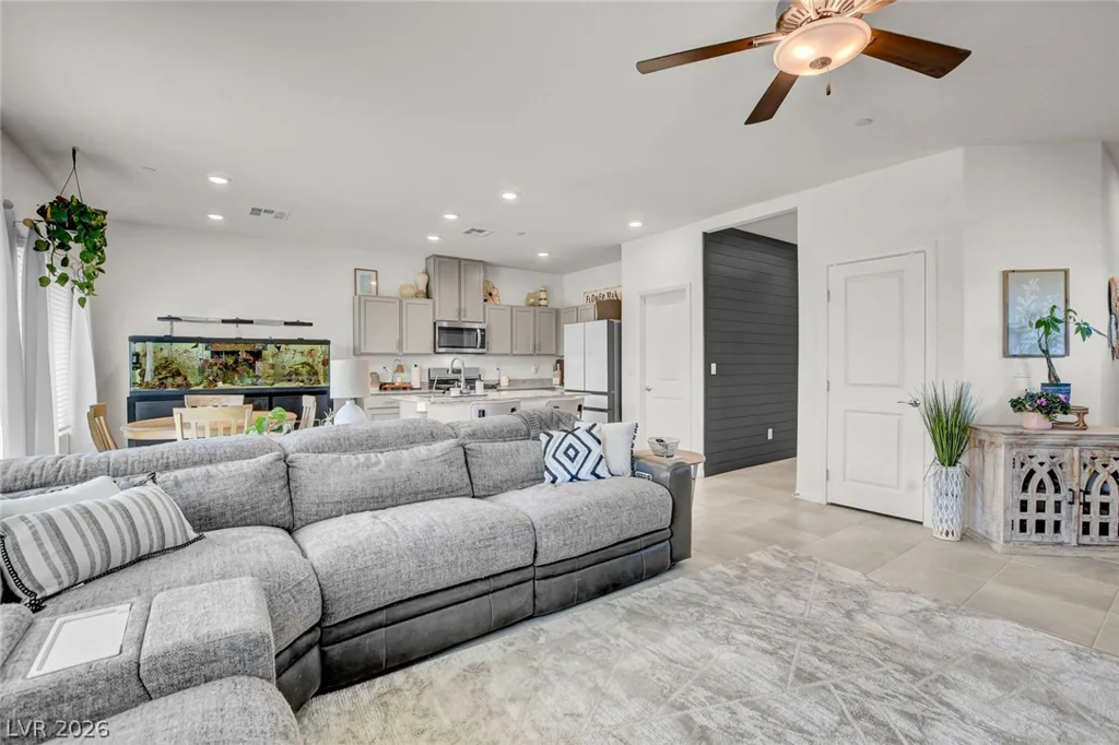 10927 Cambridge Lakes, Las Vegas, NV 89166