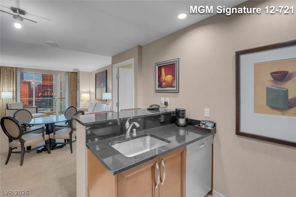 135 Harmon, Las Vegas, NV 89109