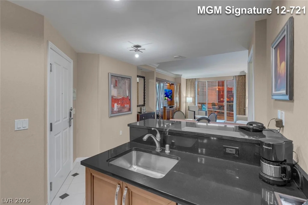 135 Harmon, Las Vegas, NV 89109