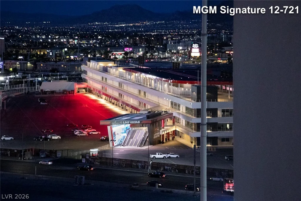 135 Harmon, Las Vegas, NV 89109