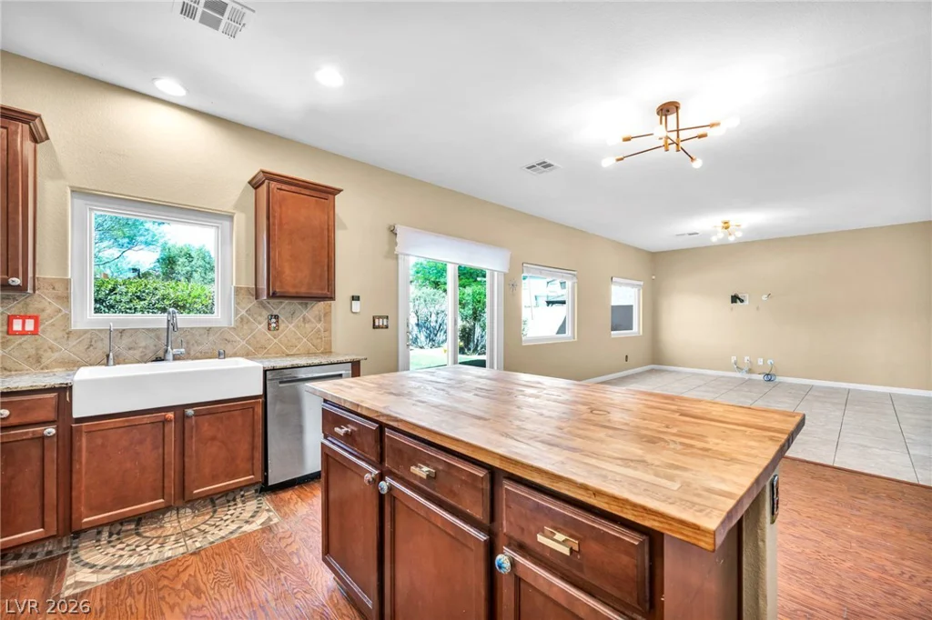 6049 Paddleboat, North Las Vegas, NV 89031