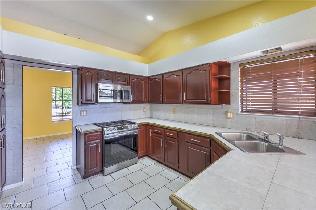 6105 Sadler, Las Vegas, NV 89130