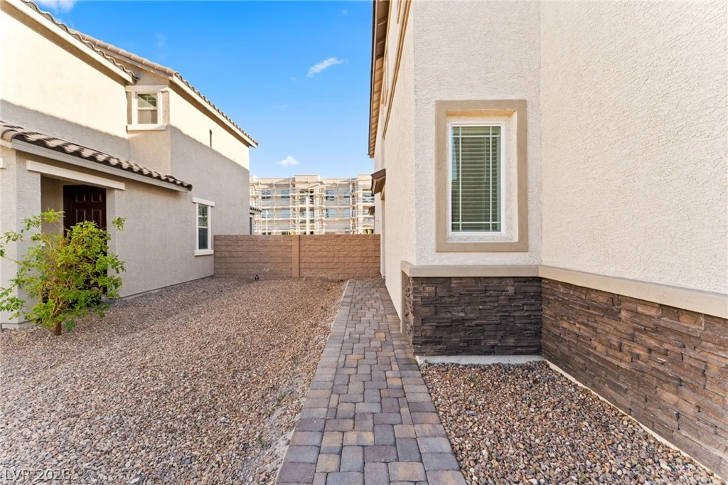 1945 Rini Ridge, North Las Vegas, NV 89031