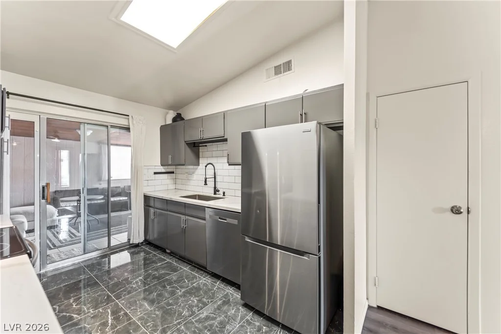 4247 Rollingstone, Las Vegas, NV 89103