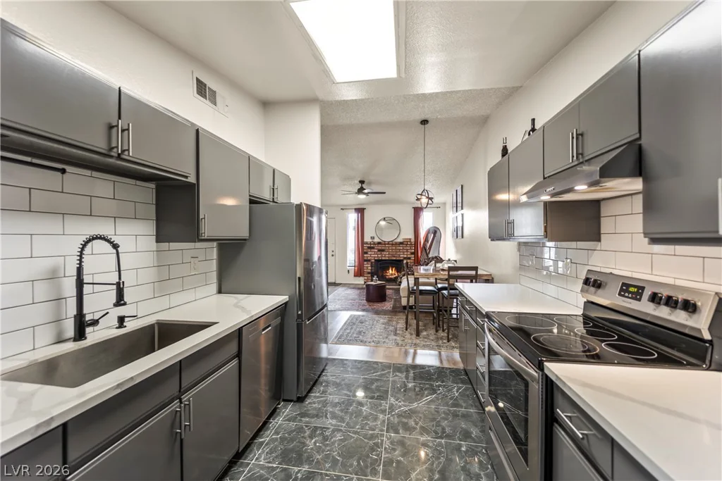4247 Rollingstone, Las Vegas, NV 89103