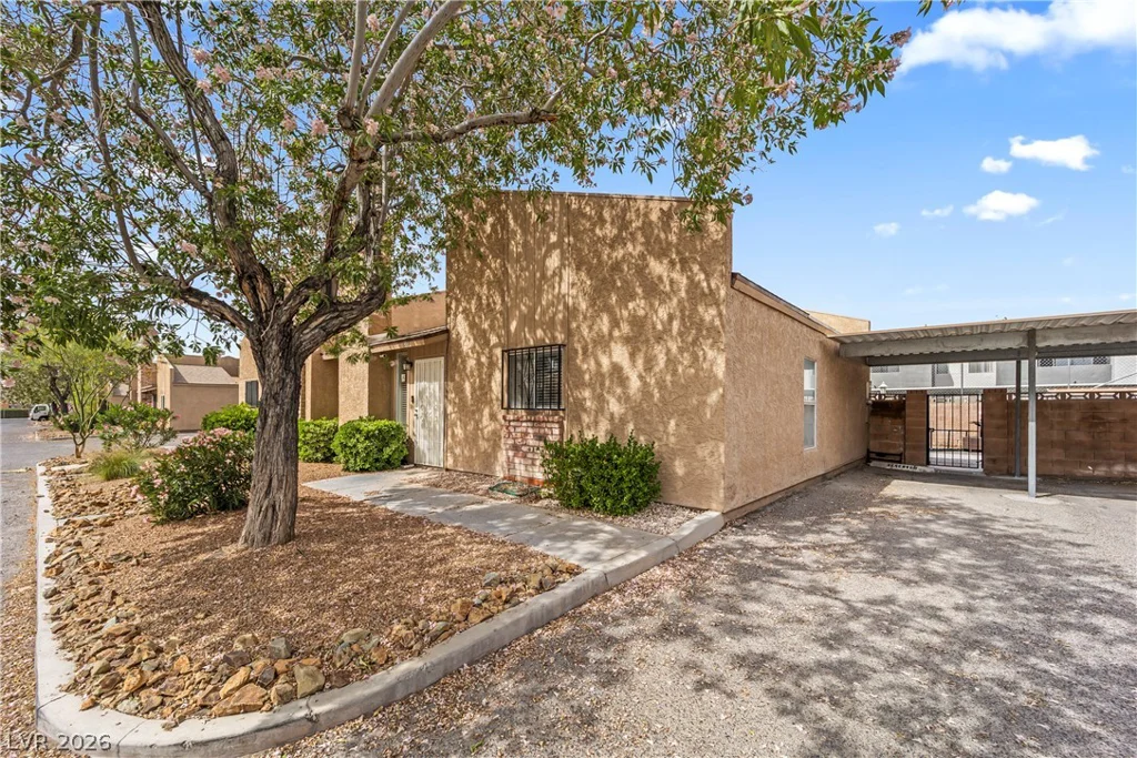 4247 Rollingstone, Las Vegas, NV 89103
