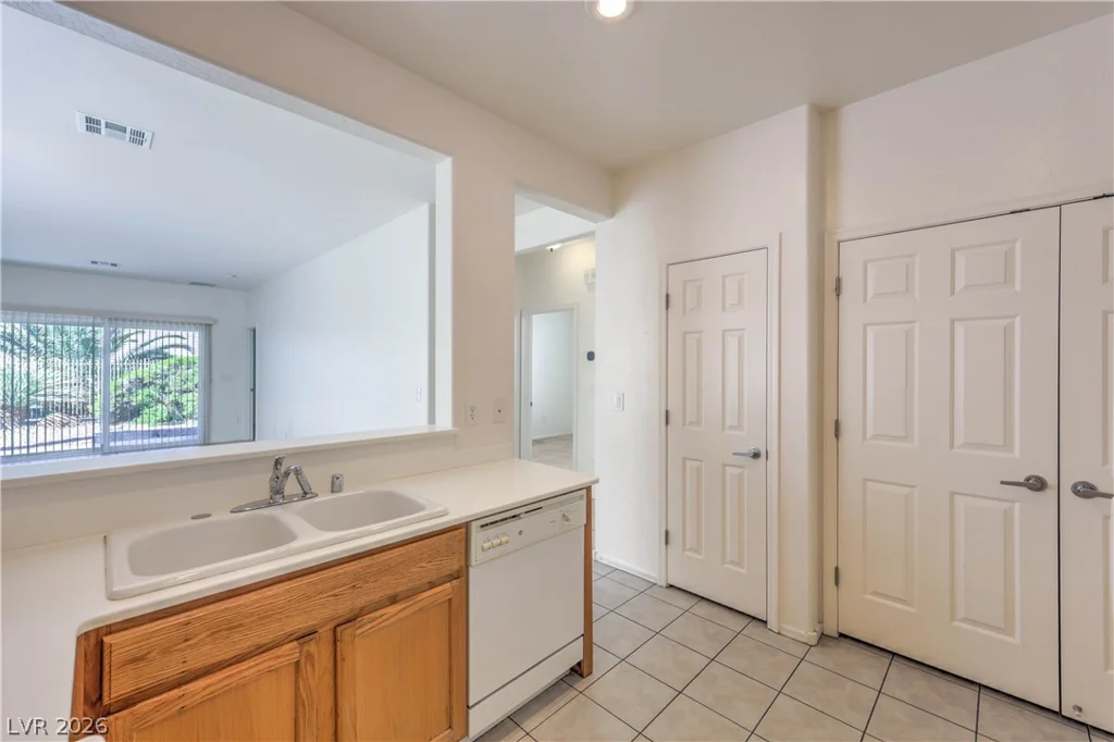 7825 Wading Bird, North Las Vegas, NV 89084