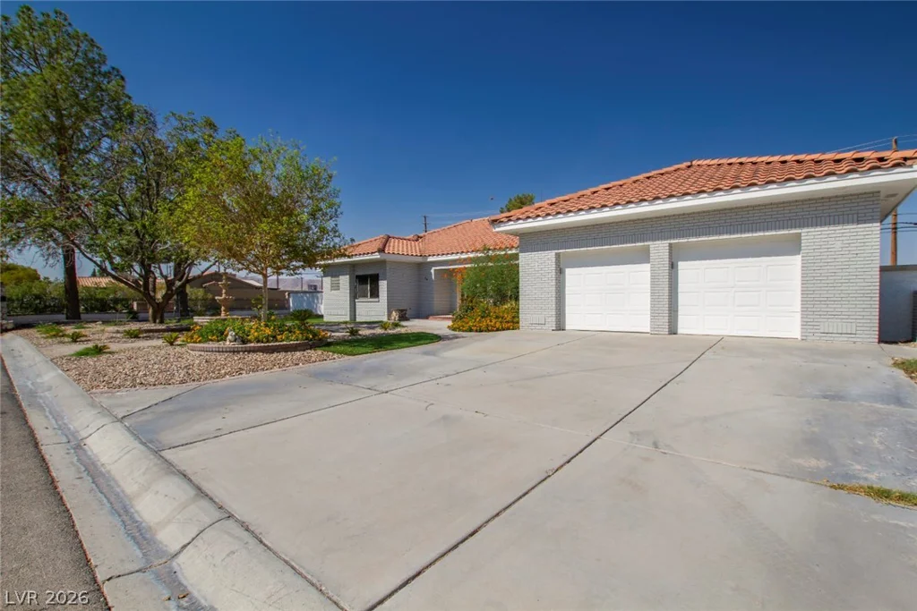 60 Levi, Las Vegas, NV 89183