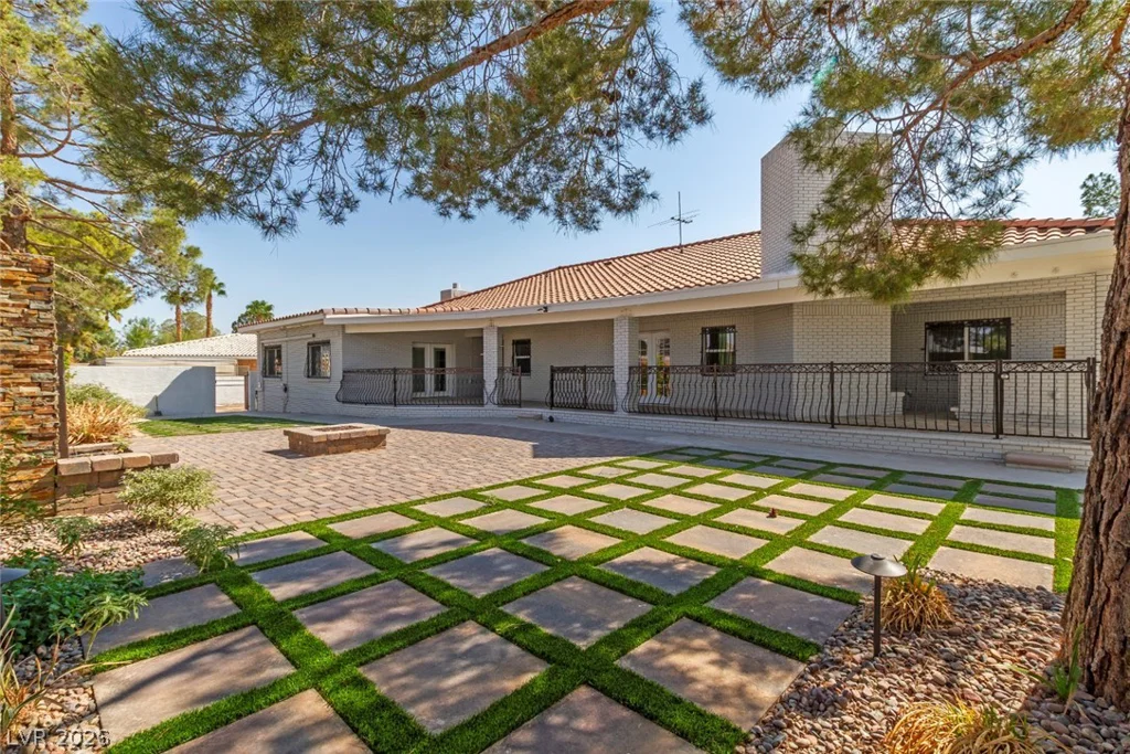 60 Levi, Las Vegas, NV 89183