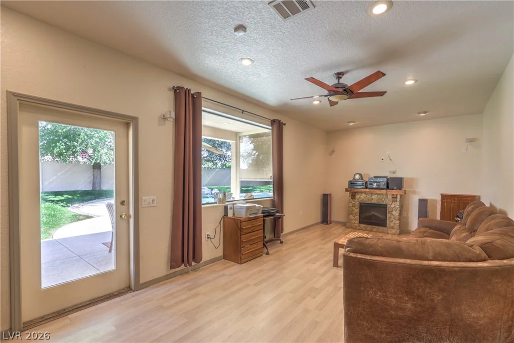 7460 Buckskin, Las Vegas, NV 89129