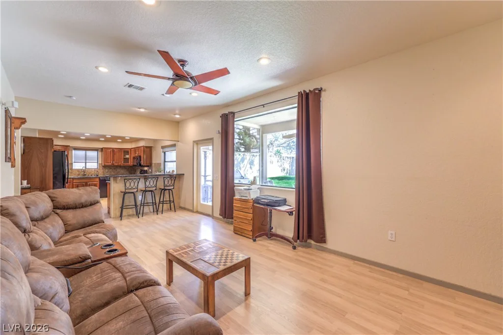 7460 Buckskin, Las Vegas, NV 89129