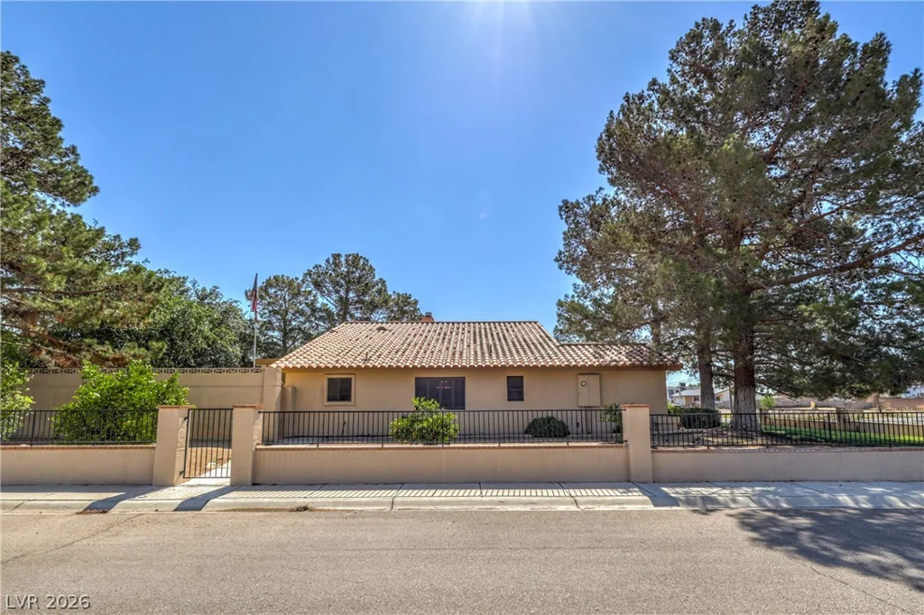 7460 Buckskin, Las Vegas, NV 89129