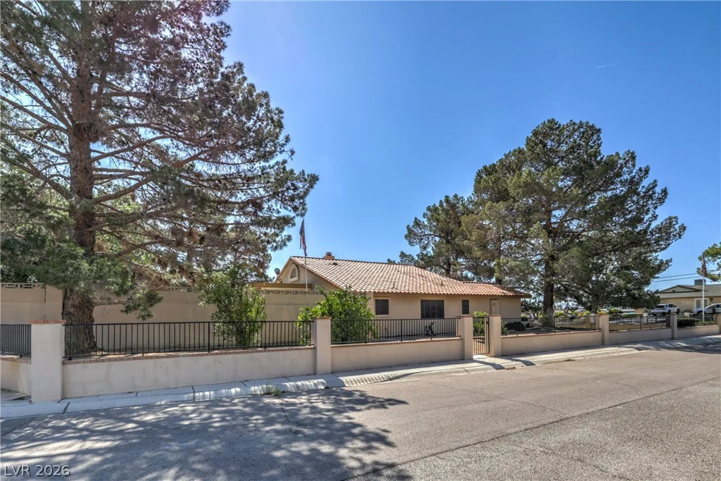 7460 Buckskin, Las Vegas, NV 89129