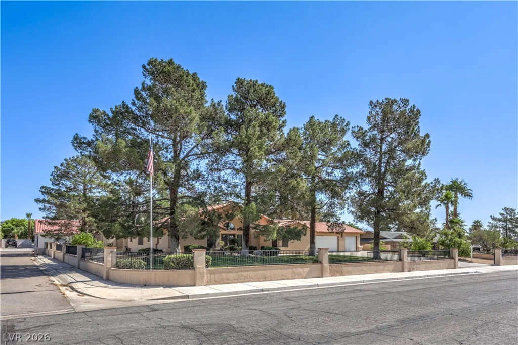 7460 Buckskin, Las Vegas, NV 89129